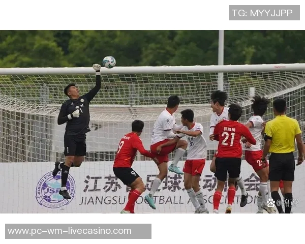 圆月弯刀足球的魅力与激情探寻足球文化中的侠义精神与团队合作