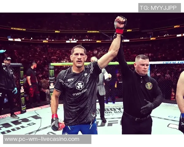 UFC小鹰对决强敌展现绝技期待精彩赛事盛况